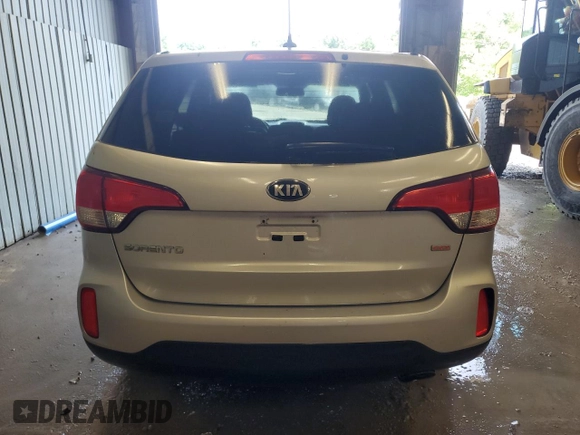 2014 Kia Sorento LX z VIN 5XYKTCA69EG511440, wystawiony jako Copart lot #61720795 z przebiegiem 117 861 mil mil oraz Czysty tytuł • Clean title. Historia ofert i sprzedaży dostępna na DreamBid. Obrazek 6.