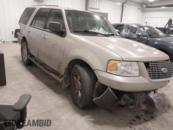 2004 Ford Expedition Special Service with VIN 1FMPU16L34LB27156, listed as a IAAI auction lot 41561202 with 230,318 mi miles. Bid and sale history available at carsss.com. Image 13.