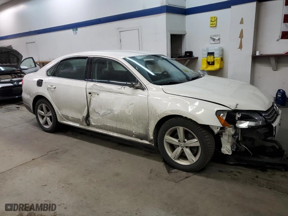 2014 Volkswagen Passat SE with VIN 1VWBP7A38EC012695, listed as a Copart auction lot 43252515 with 129,415 mi miles and Salvage Title. Bid and sale history available at carsss.com. Image 4.