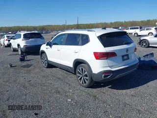 2022 Volkswagen Taos SE с VIN 3VVRX7B29NM069379, выставлен на аукционе IAAI как лот 42045400 с пробегом 45 788 миль миль и . История ставок и продаж доступна на DreamBid. Изображение 3.