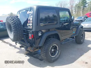 2005 Jeep Wrangler X z VIN 1J4FA39S45P382880, wystawiony jako IAAI lot #42129610 z przebiegiem 191 864 mil mil oraz . Historia ofert i sprzedaży dostępna na DreamBid. Obrazek 4.