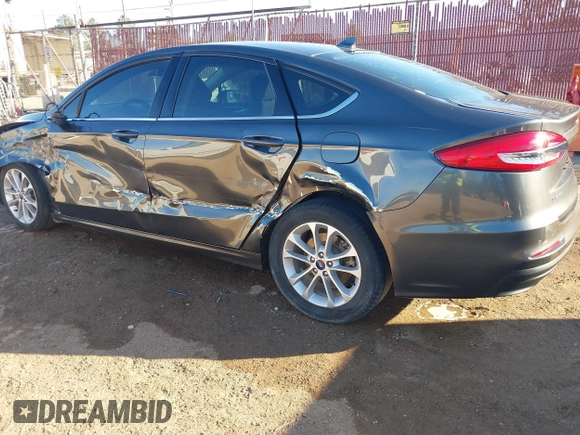 2020 Ford Fusion SE with VIN 3FA6P0H75LR129109, listed as a IAAI auction lot 41385458 with 98,099 mi miles. Bid and sale history available at carsss.com. Image 3.