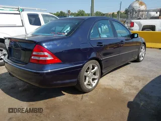 2007 Mercedes-Benz C 230 Sport с VIN WDBRF52HX7F906166, выставлен на аукционе IAAI как лот 42440243 с пробегом 82 522 миль миль и . История ставок и продаж доступна на DreamBid. Изображение 4.