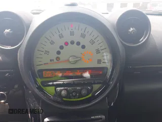 2014 MINI Countryman z VIN WMWZB3C50EWR37412, wystawiony jako IAAI lot #42330526 z przebiegiem 139 310 mil mil oraz . Historia ofert i sprzedaży dostępna na DreamBid. Obrazek 7.
