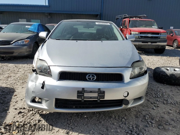 2009 Scion tC z VIN JTKDE167590296040, wystawiony jako Copart lot #58440895 z przebiegiem 171 825 mil mil oraz Szkoda całkowita • Salvage title. Historia ofert i sprzedaży dostępna na DreamBid. Obrazek 5.