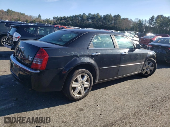 2005 Chrysler 300 300C AWD z VIN 2C3AK63H65H671814, wystawiony jako Copart lot #82867974 z przebiegiem 153 186 mil mil oraz Nie do naprawy. Historia ofert i sprzedaży dostępna na DreamBid. Obrazek 3.