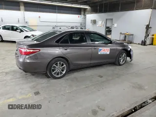2017 Toyota Camry XLE z VIN 4T1BF1FK1HU721157, wystawiony jako Copart lot #55772635 z przebiegiem 178 665 mil mil oraz Szkoda całkowita • Salvage title. Historia ofert i sprzedaży dostępna na DreamBid. Obrazek 3.