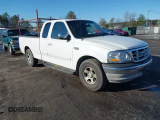 2000 Ford F-150 XL with VIN 1FTZX172XYNB36456, listed as a IAAI auction lot 41554603 with 239,766 mi miles. Bid and sale history available at carsss.com. Image 1.