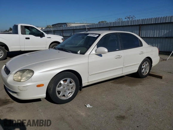 2000 Hyundai Sonata GLS with VIN KMHWF35V5YA300102, listed as a Copart auction lot 88304485 with 176,176 mi miles and Clean Title. Bid and sale history available at carsss.com. Image 1.