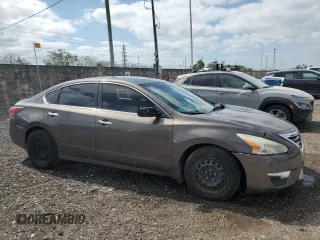 2015 Nissan Altima S with VIN 1N4AL3AP3FC483280, listed as a Copart auction lot 52982465 with 147,256 mi miles and Clean Title. Bid and sale history available at DreamBid. Image 4.