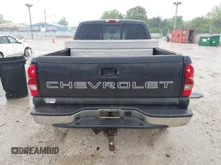 2005 Chevrolet Silverado 1500 Z71 z VIN 1GCEK19B75Z258531, wystawiony jako IAAI lot #42361011 z przebiegiem 167 717 mil mil oraz . Historia ofert i sprzedaży dostępna na DreamBid. Obrazek 16.