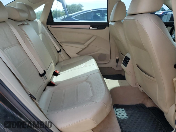 2014 Volkswagen Passat SE with VIN 1VWBN7A35EC094262, listed as a Copart auction lot 60287965 with 71,081 mi miles and Salvage title. Bid and sale history available at DreamBid. Image 10.