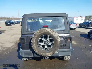 2018 Jeep Wrangler Unlimited Sport S with VIN 1C4HJXDG0JW166601, listed as a IAAI auction lot 41650217 with 30,319 mi miles. Bid and sale history available at carsss.com. Image 16.