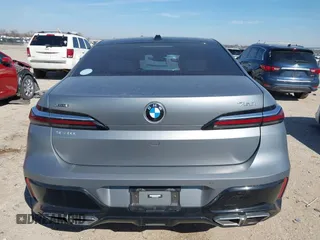 2023 BMW 7 Series 760i xDrive с VIN WBA33EJ07PCM90605, выставлен на аукционе IAAI как лот 41577454 с пробегом 30 241 миль миль и . История ставок и продаж доступна на DreamBid. Изображение 16.