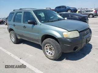 2005 Ford Escape XLS Value with VIN 1FMYU92Z75DA03268, listed as a IAAI auction lot 42051311 with 124,985 mi miles. Bid and sale history available at carsss.com. Image 1.