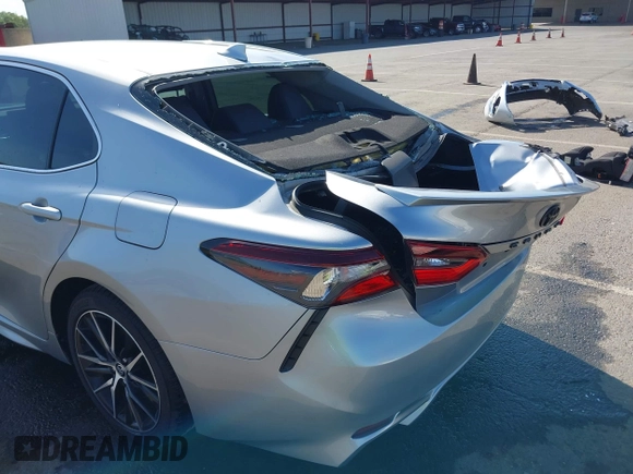 2022 Toyota Camry SE z VIN 4T1G11AK3NU638448, wystawiony jako IAAI lot #42087578 z przebiegiem 58 529 mil mil oraz . Historia ofert i sprzedaży dostępna na DreamBid. Obrazek 6.