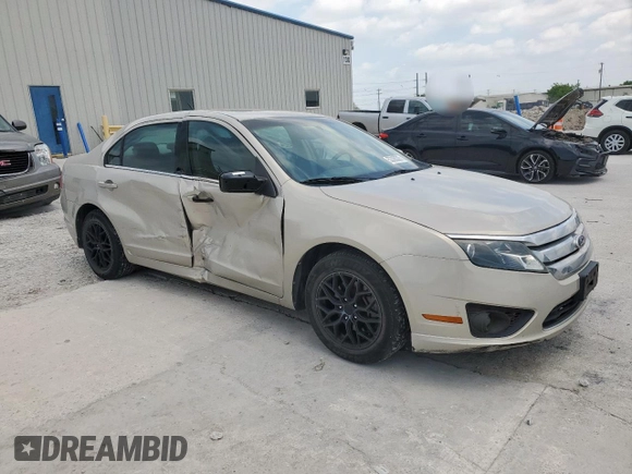 2010 Ford Fusion SE z VIN 3FAHP0HA7AR355587, wystawiony jako Copart lot #53390305 z przebiegiem 160 598 mil mil oraz Czysty tytuł • Clean title. Historia ofert i sprzedaży dostępna na DreamBid. Obrazek 4.