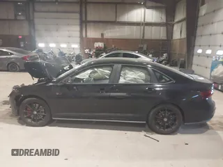 2025 Volkswagen Jetta GLI Autobahn z VIN 3VW2T7BU5SM021237, wystawiony jako IAAI lot #41271660 z przebiegiem 1092 mil mil oraz . Historia ofert i sprzedaży dostępna na DreamBid. Obrazek 15.