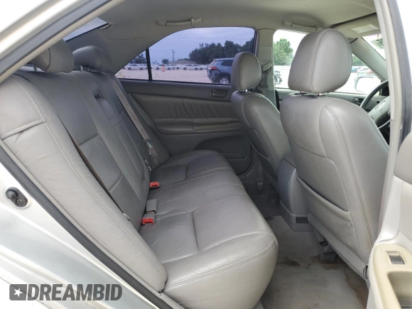 2002 Toyota Camry XLE z VIN 4T1BF32K12U519069, wystawiony jako Copart lot #55501405 z przebiegiem 186 142 mil mil oraz Szkoda całkowita • Salvage title. Historia ofert i sprzedaży dostępna na DreamBid. Obrazek 10.