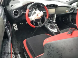 2019 Toyota 86 GT z VIN JF1ZNAE17K9702661, wystawiony jako Copart lot #52847335 z przebiegiem 69 831 mil mil oraz Czysty tytuł • Clean title. Historia ofert i sprzedaży dostępna na DreamBid. Obrazek 8.