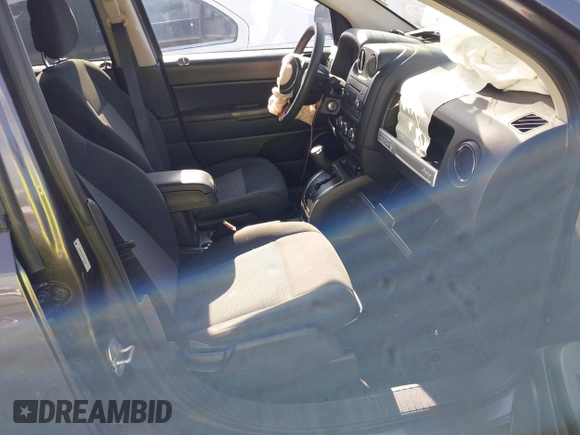 2016 Jeep Compass Sport with VIN 1C4NJDBB0GD511414, listed as a IAAI auction lot 40390327 with 132,120 mi miles. Bid and sale history available at carsss.com. Image 5.