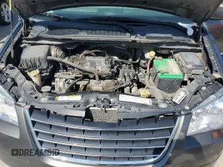 2010 Chrysler Town & Country Touring z VIN 2A4RR5D11AR301021, wystawiony jako Copart lot #61677465 z przebiegiem 173 211 mil mil oraz Czysty tytuł • Clean title. Historia ofert i sprzedaży dostępna na DreamBid. Obrazek 12.