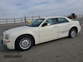 2005 Chrysler 300 300 z VIN 2C3JA43R55H664109, wystawiony jako Copart lot #47438095 z przebiegiem 113 061 mil mil oraz Szkoda całkowita • Salvage title. Historia ofert i sprzedaży dostępna na DreamBid. Obrazek 1.