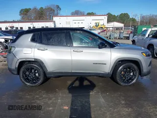 2022 Jeep Compass Latitude with VIN 3C4NJCBB9NT187946, listed as a IAAI auction lot 41675926 with 25,506 mi miles and . Bid and sale history available at carsss.com. Image 14.