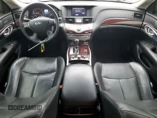 2018 Infiniti Q70 Luxe z VIN JN1BY1PP1JM330432, wystawiony jako Copart lot #45237735 z przebiegiem 108 141 mil mil oraz Szkoda całkowita • Salvage title. Historia ofert i sprzedaży dostępna na DreamBid. Obrazek 8.