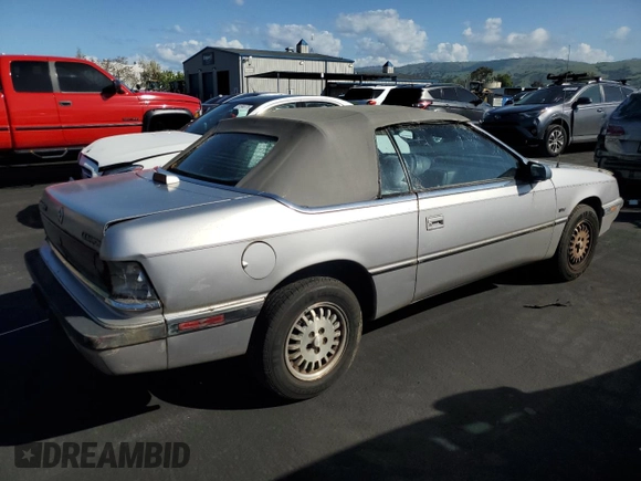 1992 Chrysler LeBaron z VIN 1C3X44539NF136763, wystawiony jako Copart lot #51253645 z przebiegiem 73 364 mil mil oraz Czysty tytuł • Clean title. Historia ofert i sprzedaży dostępna na DreamBid. Obrazek 3.