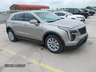 2022 Cadillac XT4 FWD Luxury z VIN 1GYAZAR46NF169895, wystawiony jako IAAI lot #42366726 z przebiegiem 59 446 mil mil oraz . Historia ofert i sprzedaży dostępna na DreamBid. Obrazek 1.