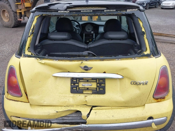 2002 MINI Hardtop with VIN WMWRC33472TC33275, listed as a IAAI auction lot 42537323 with 173,611 mi miles and . Bid and sale history available at DreamBid. Image 6.