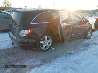 2011 Mercedes-Benz R-Class R 350 with VIN 4JGCB6FE3BA114001, listed as a IAAI auction lot 41309561 with 126,819 mi miles. Bid and sale history available at carsss.com. Image 4.