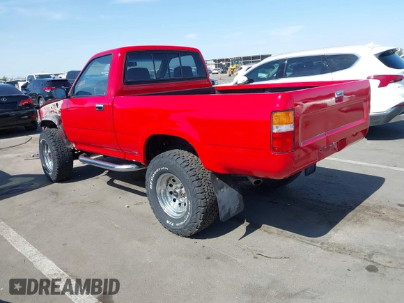 1990 Toyota Pickup DX z VIN JT4RN01P7L7019709, wystawiony jako IAAI lot #42448995 z przebiegiem 144 469 mil mil oraz . Historia ofert i sprzedaży dostępna na DreamBid. Obrazek 3.