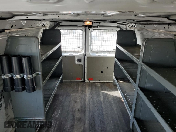 2013 Ford Econoline Cargo Commercial z VIN 1FTNE2EW4DDB22567, wystawiony jako Copart lot #54780235 z przebiegiem 104 060 mil mil oraz Czysty tytuł • Clean title. Historia ofert i sprzedaży dostępna na DreamBid. Obrazek 10.