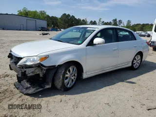 2012 Toyota Avalon z VIN 4T1BK3DB1CU451284, wystawiony jako Copart lot #53030695 z przebiegiem 146 491 mil mil oraz Czysty tytuł • Clean title. Historia ofert i sprzedaży dostępna na DreamBid. Obrazek 1.