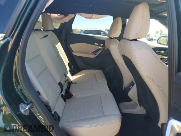 2025 BMW X1 xDrive28i z VIN WBX73EF04S5087145, wystawiony jako Copart lot #55381395 z przebiegiem 2551 mil mil oraz Szkody całkowita. Historia ofert i sprzedaży dostępna na DreamBid. Obrazek 11.