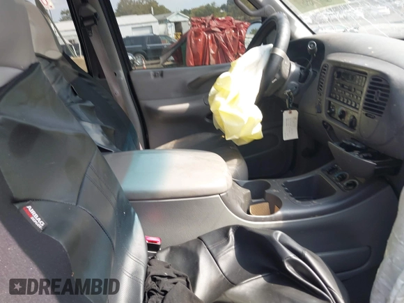 2000 Ford Expedition XLT with VIN 1FMRU166XYLB76413, listed as a IAAI auction lot 40357920 with 154,597 mi miles and . Bid and sale history available at DreamBid. Image 5.