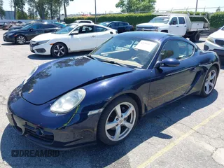2007 Porsche 718 Cayman z VIN WP0AA29837U762585, wystawiony jako IAAI lot #42201028 z przebiegiem 58 563 mil mil oraz . Historia ofert i sprzedaży dostępna na DreamBid. Obrazek 2.