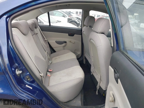 2009 Hyundai Accent Auto GLS with VIN KMHCN46C69U313921, listed as a IAAI auction lot 42011166 with 123,026 mi miles. Bid and sale history available at carsss.com. Image 8.