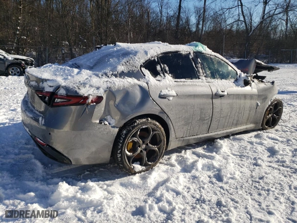 2018 Alfa Romeo Giulia Ti Sport with VIN ZARFAEEN0J7577456, listed as a Copart auction lot 47097885 with 0 mi miles and Salvage Title. Bid and sale history available at carsss.com. Image 3.