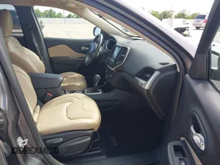 2017 Jeep Cherokee Limited z VIN 1C4PJLDB2HW503255, wystawiony jako IAAI lot #42249578 z przebiegiem 46 528 mil mil oraz . Historia ofert i sprzedaży dostępna na DreamBid. Obrazek 5.