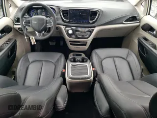2024 Chrysler Pacifica Hybrid Select z VIN 2C4RC1S78RR117746, wystawiony jako Copart lot #55064975 z przebiegiem 26 216 mil mil oraz Tytuł czysty. Historia ofert i sprzedaży dostępna na DreamBid. Obrazek 8.