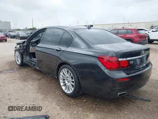 2014 BMW 7 Series ALPINA B7 z VIN WBAYE8C57ED134799, wystawiony jako IAAI lot #41891633 z przebiegiem 96 411 mil mil oraz . Historia ofert i sprzedaży dostępna na DreamBid. Obrazek 3.
