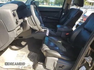 2010 Jeep Commander Limited z VIN 1J4RG5GT0AC153228, wystawiony jako Copart lot #75686884 z przebiegiem 178 715 mil mil oraz Szkoda całkowita • Salvage title. Historia ofert i sprzedaży dostępna na DreamBid. Obrazek 7.