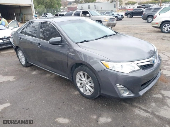 2013 Toyota Camry Hybrid LE with VIN 4T1BD1FK1DU091687, listed as a IAAI auction lot 42046450 with 211,895 mi miles. Bid and sale history available at carsss.com. Image 1.