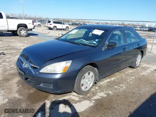 2006 Honda Accord Sdn LX with VIN JHMCM56476C000088, listed as a IAAI auction lot 41719089 with 170,045 mi miles. Bid and sale history available at carsss.com. Image 17.
