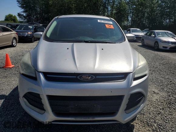 2013 Ford Escape SE z VIN 1FMCU9GX8DUC36592, wystawiony jako Copart lot #60106585 z przebiegiem 220 867 mil mil oraz Czysty tytuł • Clean title. Historia ofert i sprzedaży dostępna na DreamBid. Obrazek 5.