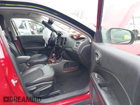 2019 Jeep Compass Trailhawk with VIN 3C4NJDDB6KT786348, listed as a IAAI auction lot 41963536 with 58,598 mi miles and . Bid and sale history available at DreamBid. Image 5.