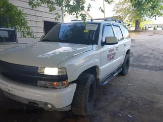 2006 Chevrolet Tahoe Z71 with VIN 1GNEK13Z96R128040, listed as a IAAI auction lot 41930759 with 318,153 mi miles. Bid and sale history available at carsss.com. Image 2.